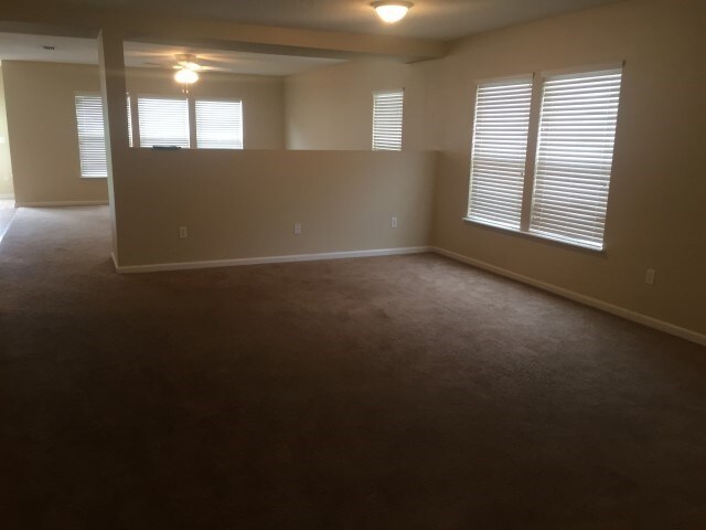 Building Photo - 1424 Heather Court