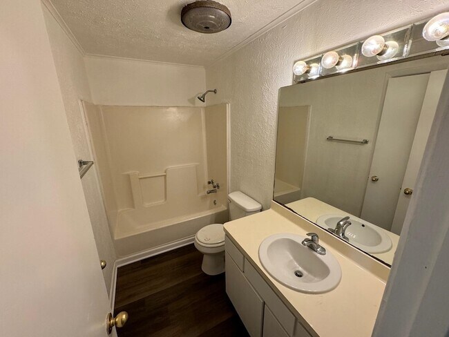 Foto del edificio - 310 Birdie Pl