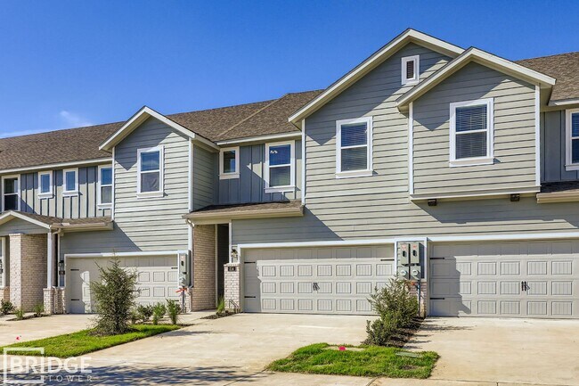 Building Photo - Harwood Plan