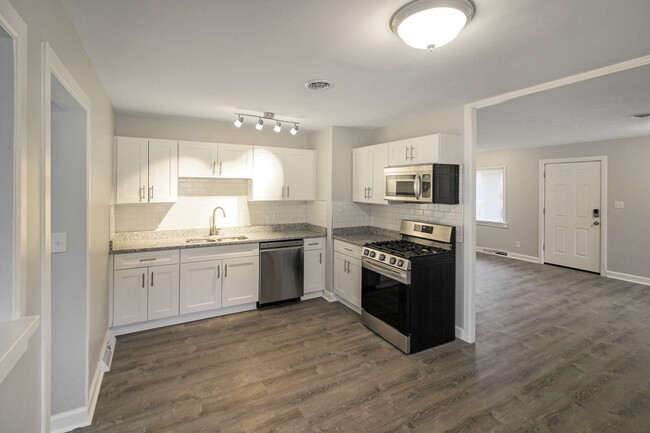 Building Photo - 7731 Bertram Ave