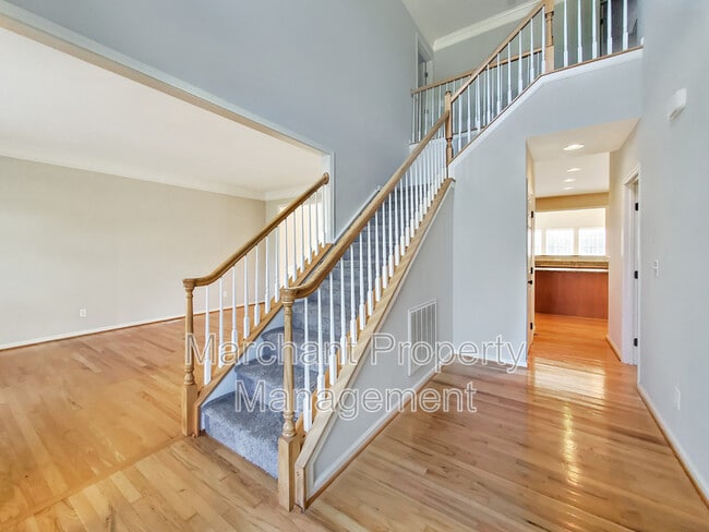 Building Photo - 15 Silverthorn Ct