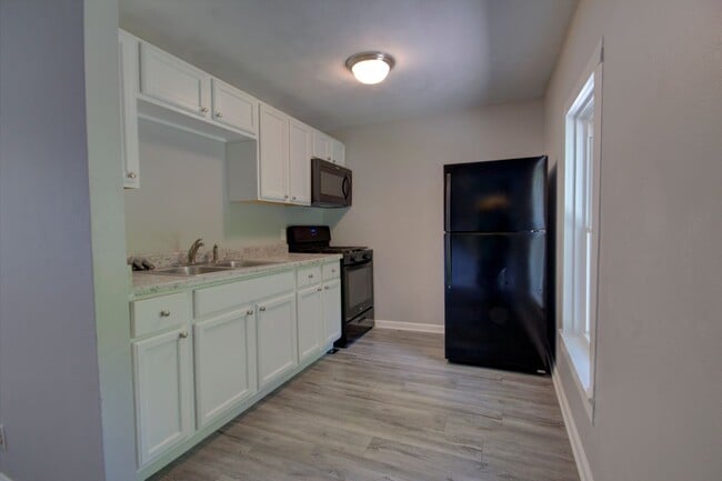 Building Photo - 2 Bedroom 1 Bath House in Davenport