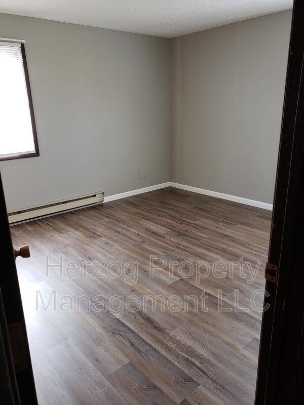Building Photo - 304 Kenwood Drive