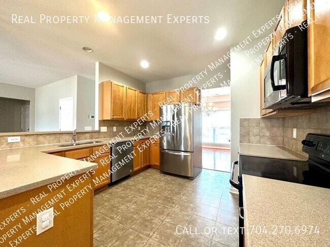 Foto del edificio - **MOVE IN SPECIAL!!**Ready to Move in 5 be...