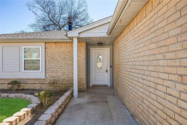 Foto del edificio - Welcome to this fully remodeled 4/2/2 brick home near Lake Conroe! With new AC/heat, roof, water ...