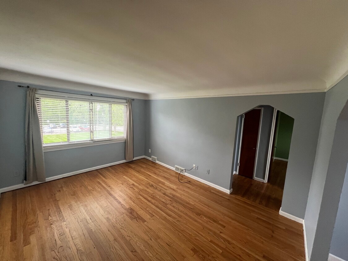 1439 S Telegraph Rd Unit 10, Dearborn, MI 48124 Condo for Rent in