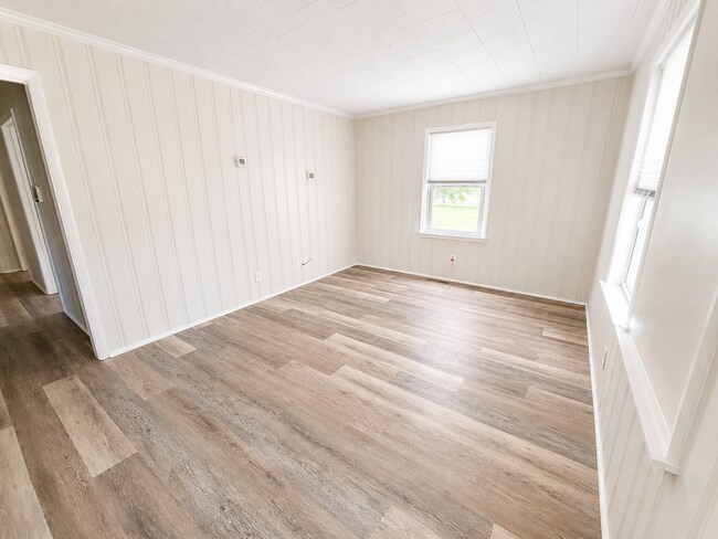 Building Photo - 1329 Marne St