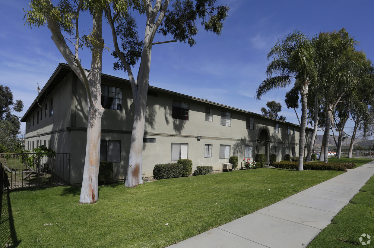 Building Photo - Circle City Apartments