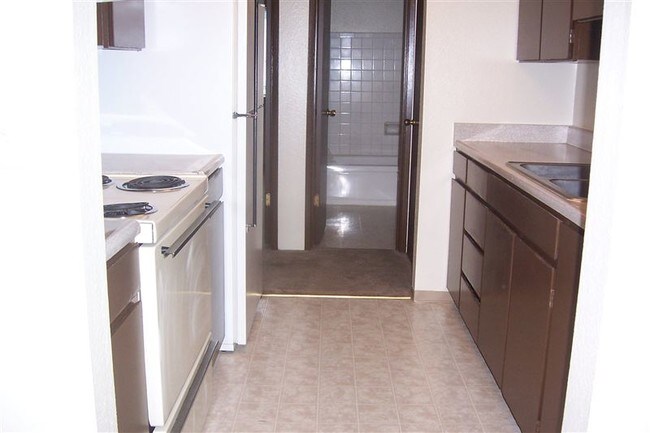 Foto del edificio - 14435 C St S