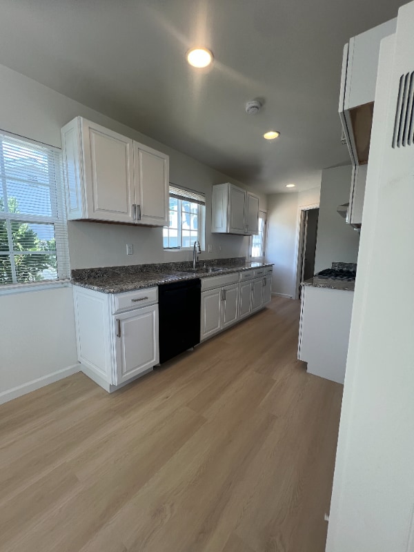 Building Photo - 205 S Flower Ave