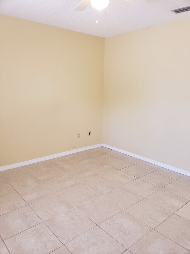 Foto del edificio - Available - 2 Bed/1Bath Single Family Home...