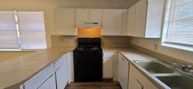 Foto del edificio - Coming Soon-Cozy 3 Bedroom Unit! Tour Today!