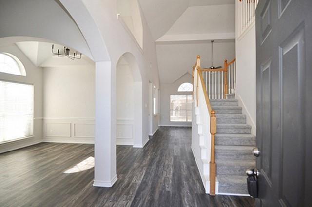 Foto del edificio - 521 Mustang Ridge Dr