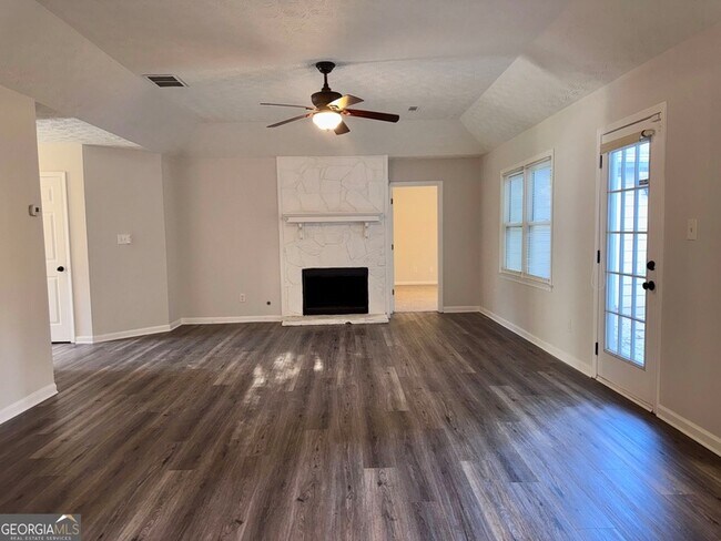 Foto del edificio - 1052 Terance Ave