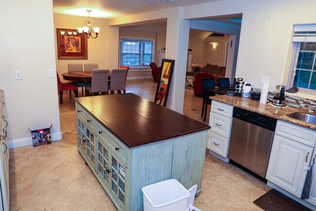 Foto del edificio - 7716 Faust Ave