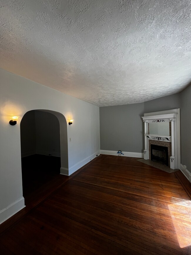 Sala de estar - 3231 Scranton Rd