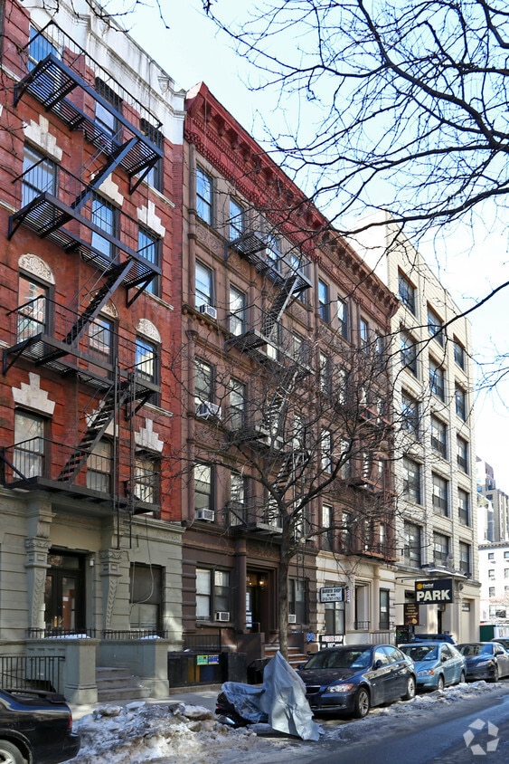 Building Photo - 210 W 80th St
