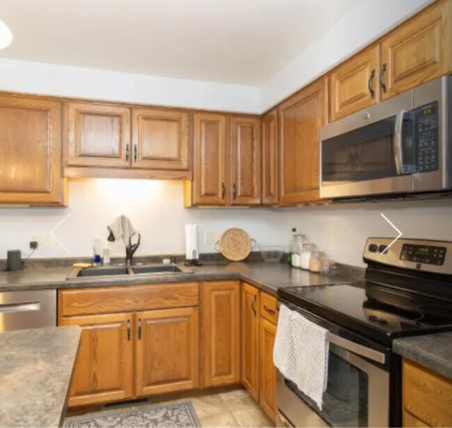 Building Photo - 2748 W Parkmoor Ct