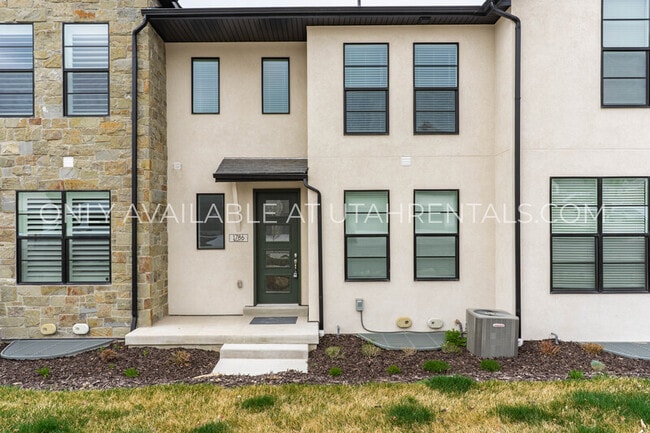 Building Photo - 1786 180 E