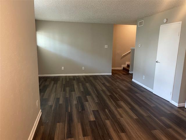 Foto del edificio - 3300 Edgewood Dr
