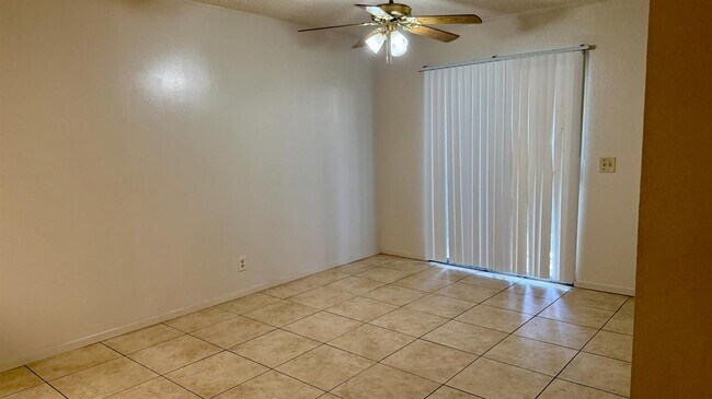 Foto del edificio - 125 Skaggs St