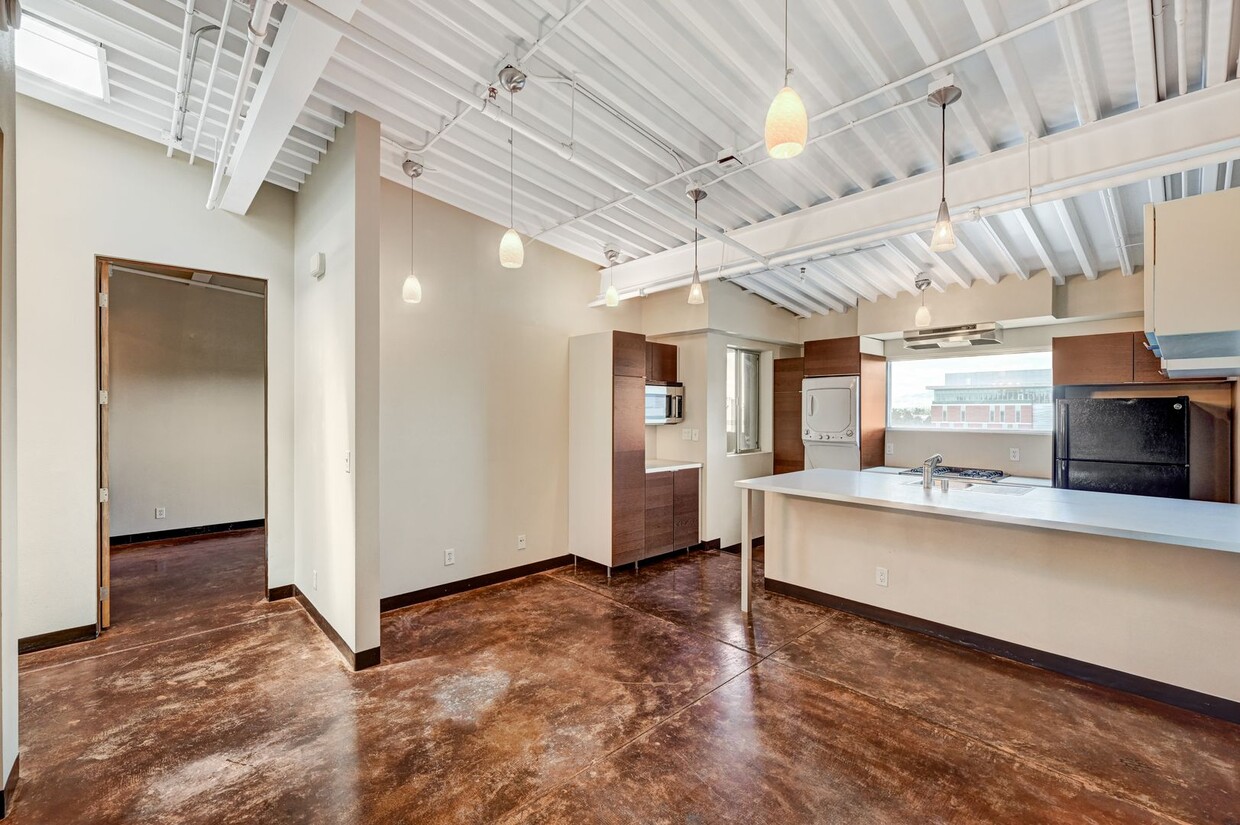 Primary Photo - Trendy 1 Bedroom 2 Bath Loft