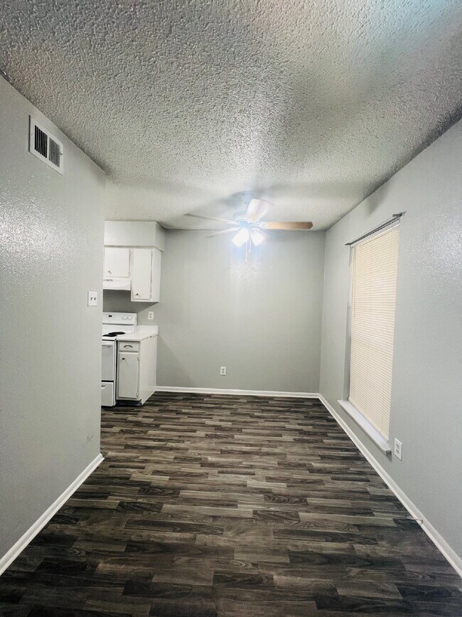 Foto del edificio - 6929 Timbercreek-114