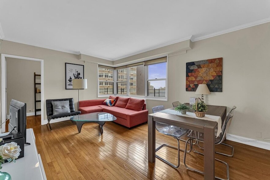 Primary Photo - 400 E 54th St