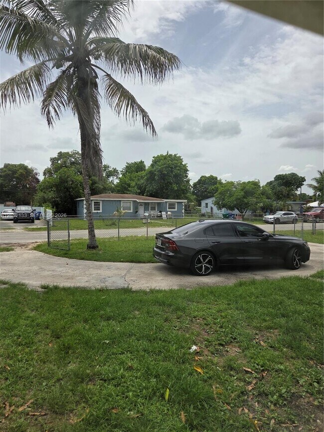 Foto del edificio - 12235 NW 17th Ct