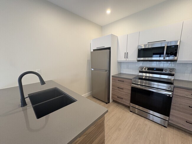 Photo du bâtiment - 180 Hillsborough Rd