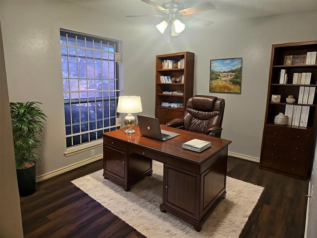 Foto del edificio - 5853 Village Forest Ct