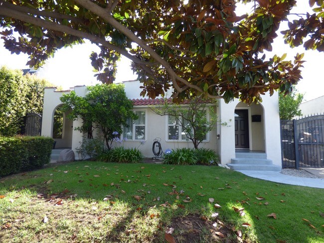 Foto del edificio - 822 N Gardner St