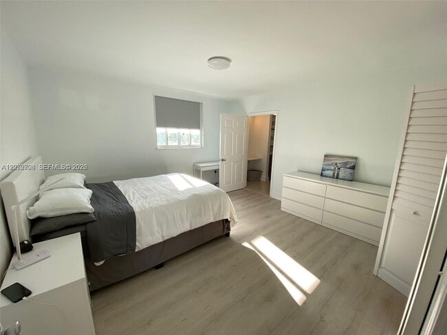 Building Photo - 8888 Collins Ave