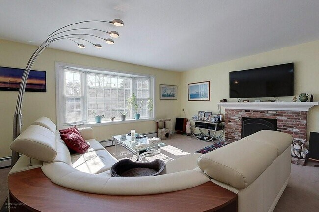 Foto del edificio - 88 Woodland Dr