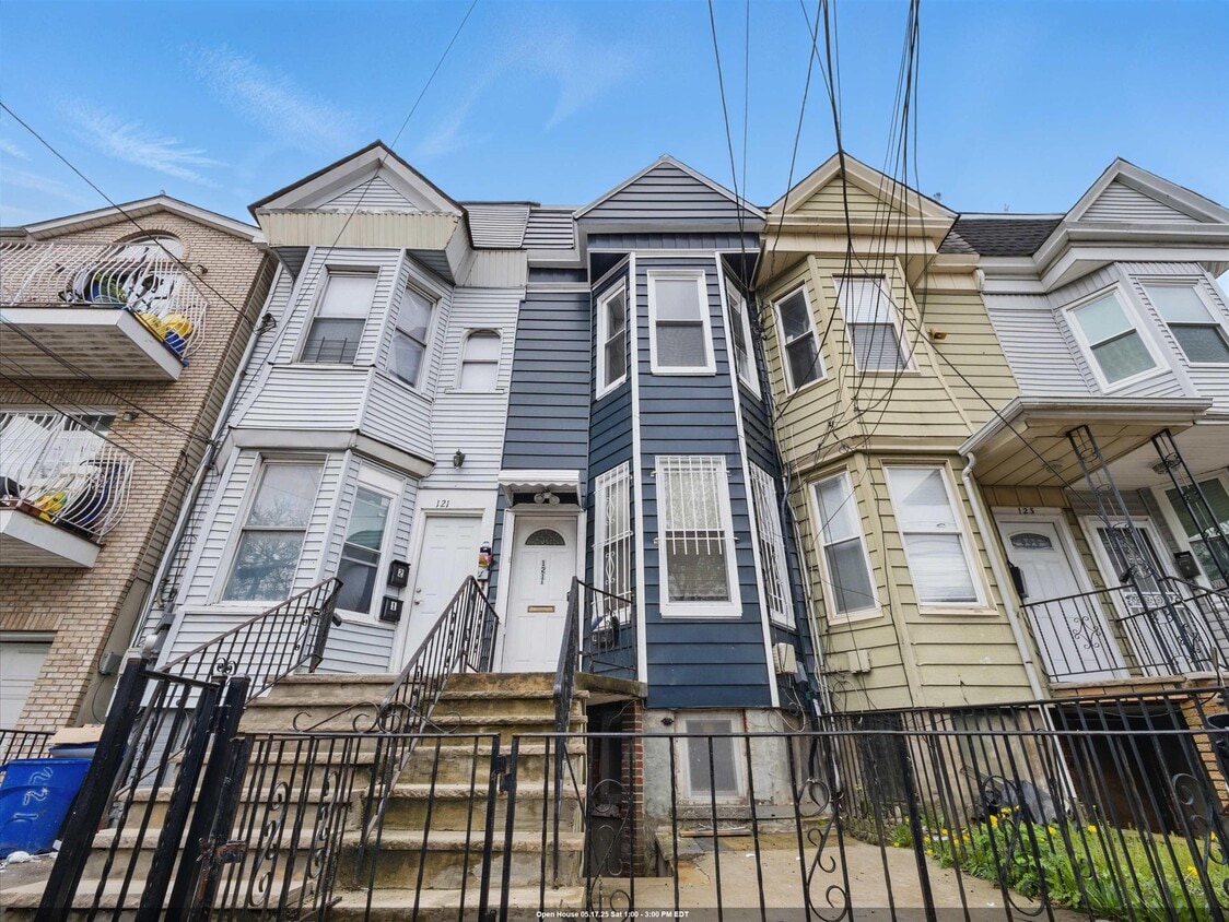 Primary Photo - 121 Kearney Ave