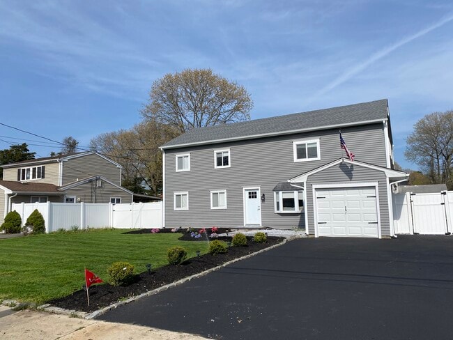 Building Photo - 5 Pamela Ln