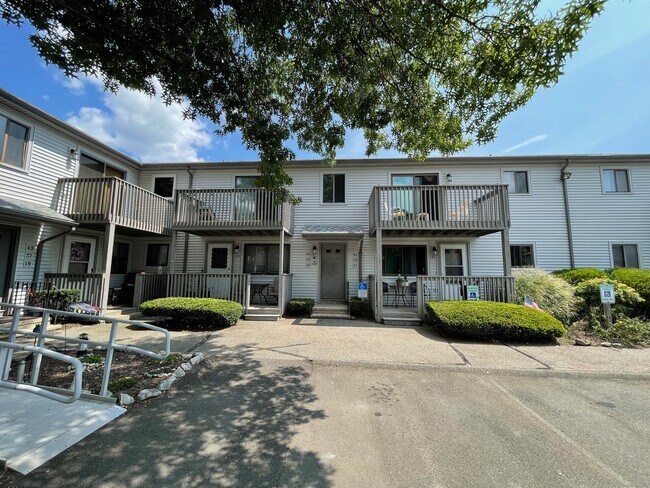 Foto del edificio - 330 Savin Ave