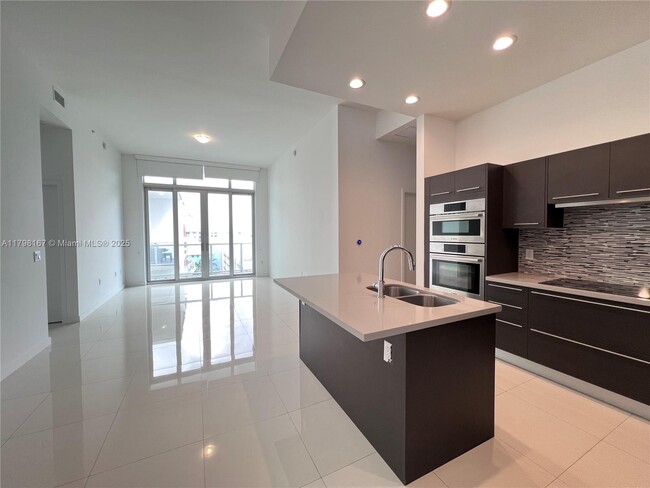 Foto del edificio - 7825 NW 107th Ave