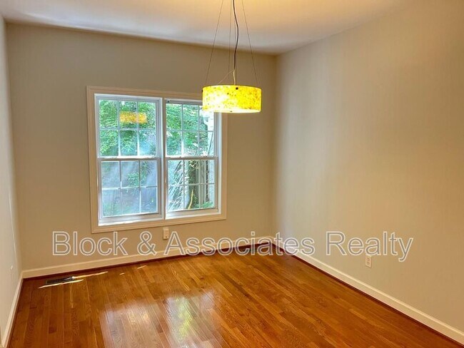 Building Photo - 114 Brush Stream Dr