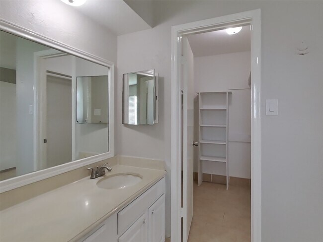 Foto del edificio - 7318 Foxway Ln