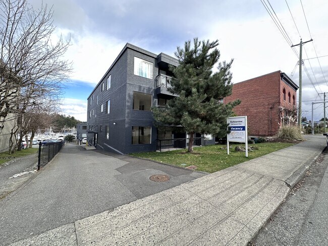 Photo du bâtiment - 430 Stewart Ave