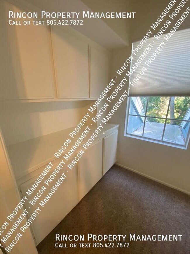 Building Photo - GORGEOUS BEACON TOWNHOME!