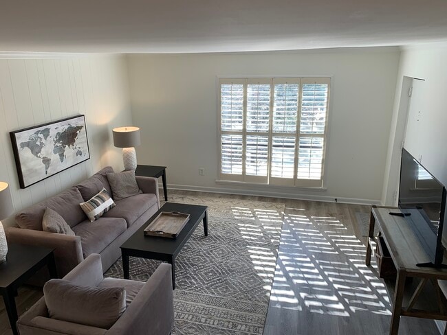 Building Photo - 57 Hanover Cir S