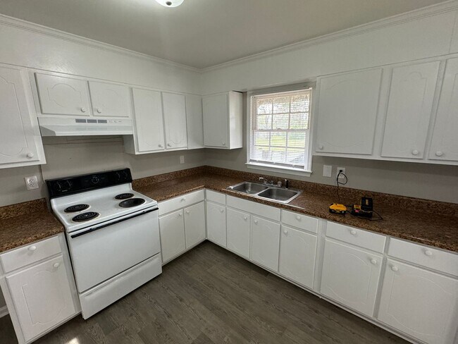 Building Photo - Remodeled 3 Bedroom House in East Tarboro