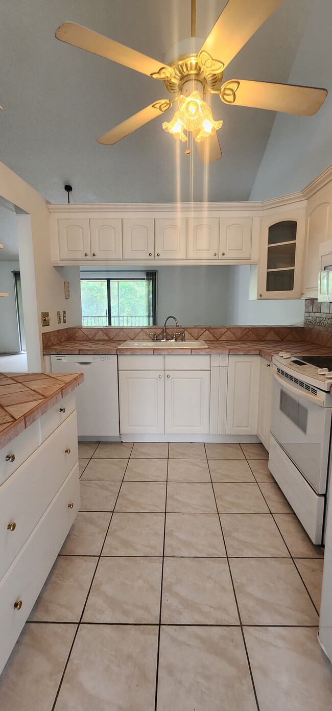 Photo - 1801 1801 E Lake Rd House