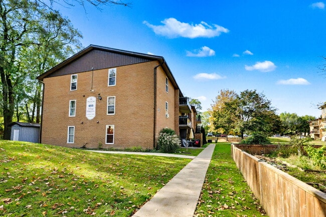 Building Photo - Park Place on Village Green Apartments