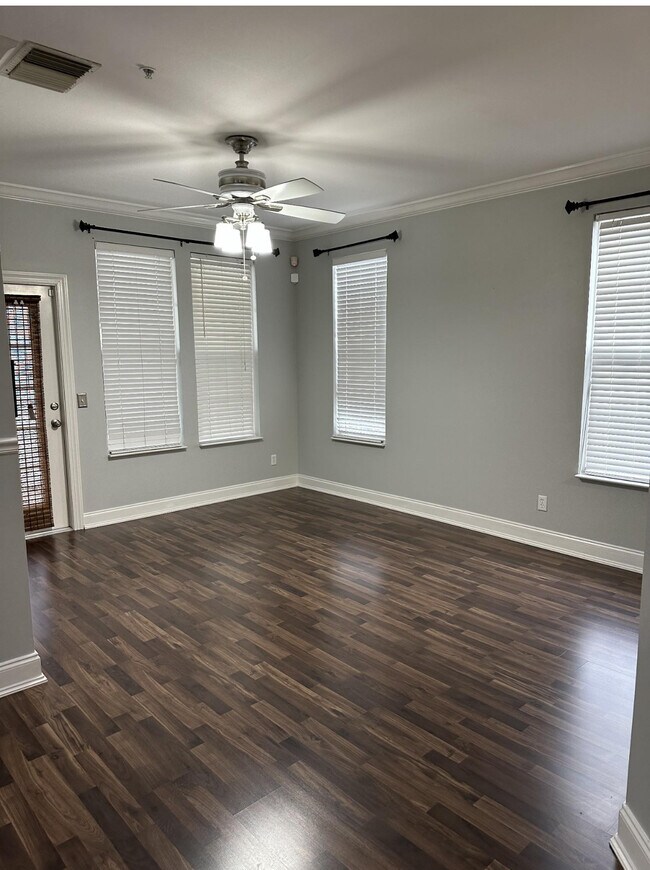 Foto del edificio - 4316 Summercrest Blvd