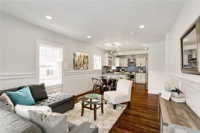 Foto del edificio - Charming Craftsman Home in Quiet Brighton Neighborhood!