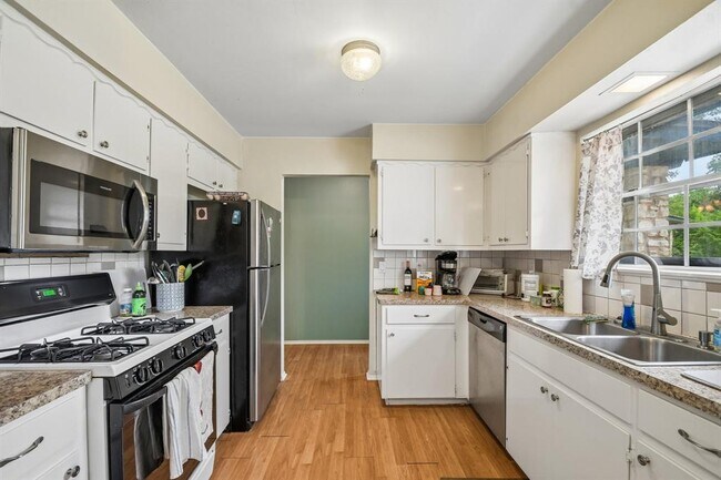 Building Photo - 5409 Hunters Glen