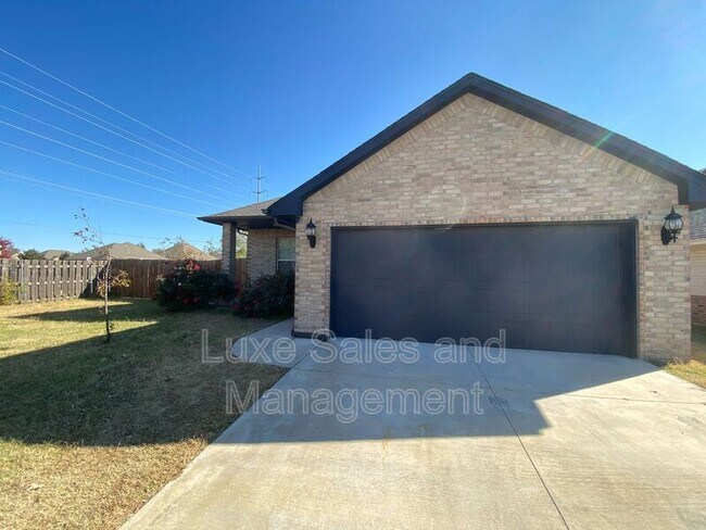Building Photo - 7804 Meadow Lake Dr